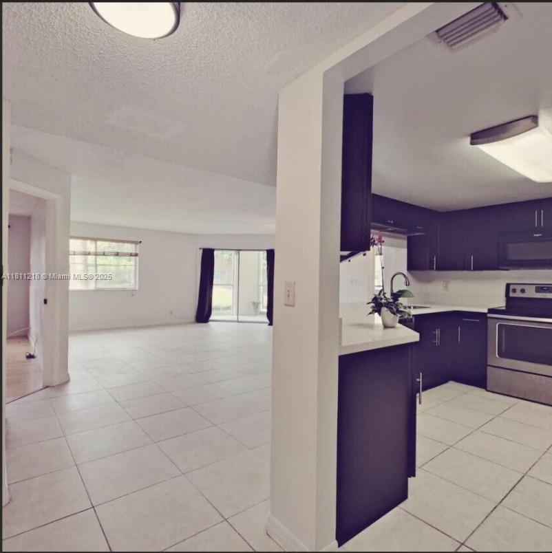 9977 Westview Dr 117, Coral Springs, Broward County, Florida - 3 Bedrooms  
2 Bathrooms - 