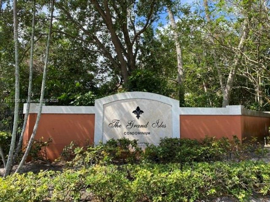 BEAUTIFUL APARTMENT IN A VERY QUIET AND FAMILY-FRIENDLY COMMUNITY. VERY BRIGHT SPACES. 2 BEDROOMS AND 2 FULL BATHROOMS. LAUNDRY IN THE UNIT. FULL KITCHEN. SEVERAL STORAGE CLOSETS. 2 PARKING SPACES. AMENITIES: POOL, TENNIS COURT, GYM, COMMON AREA, AND A BEAUTIFUL PATH WITH A VIEW OF THE CENTRAL LAKE. YOU WILL FALL IN LOVE WITH THE TRANQUILITY OF THIS PLACE. VACANT AND EASY TO SHOW, SEND TEXT MESSAGE TO THE LISTING AGENT FOR INSTRUCTIONS. YOU CAN SEE THE UNIT IN THE VIRTUAL TOUR LINK