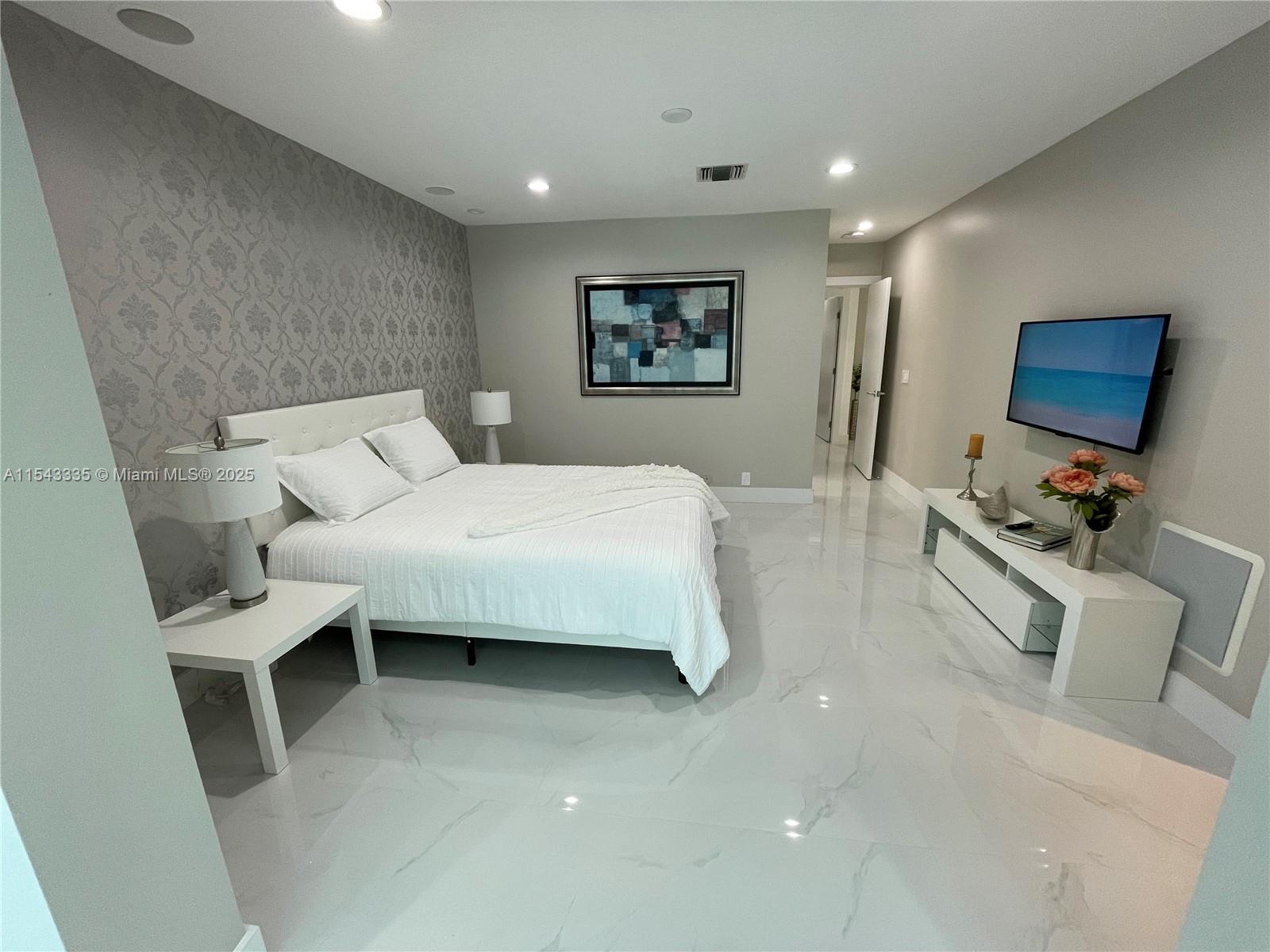 VENICE 8-12 B - Residential