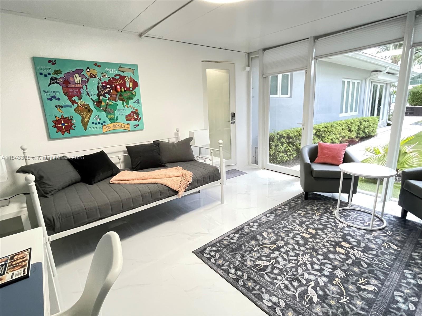 VENICE 8-12 B - Residential