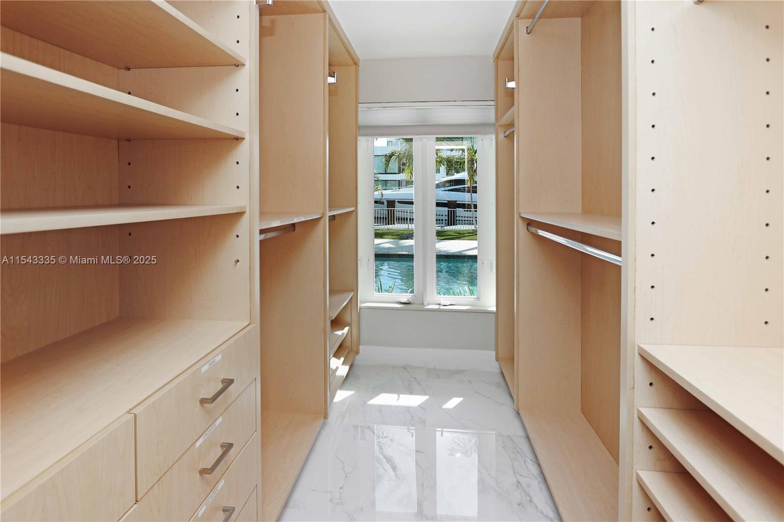 VENICE 8-12 B - Residential