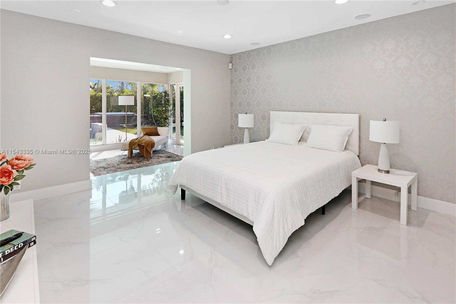 VENICE 8-12 B - Residential