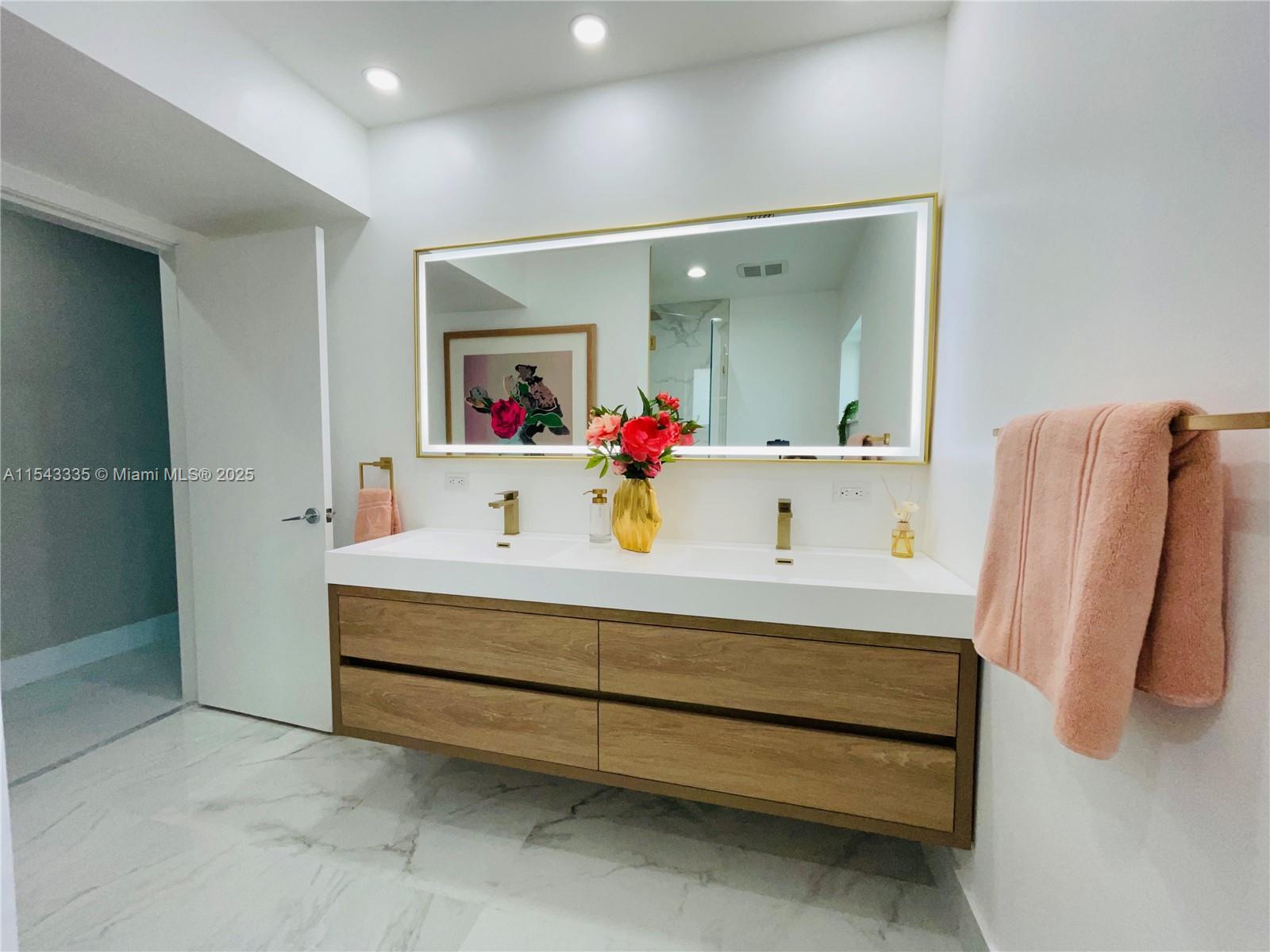 VENICE 8-12 B - Residential