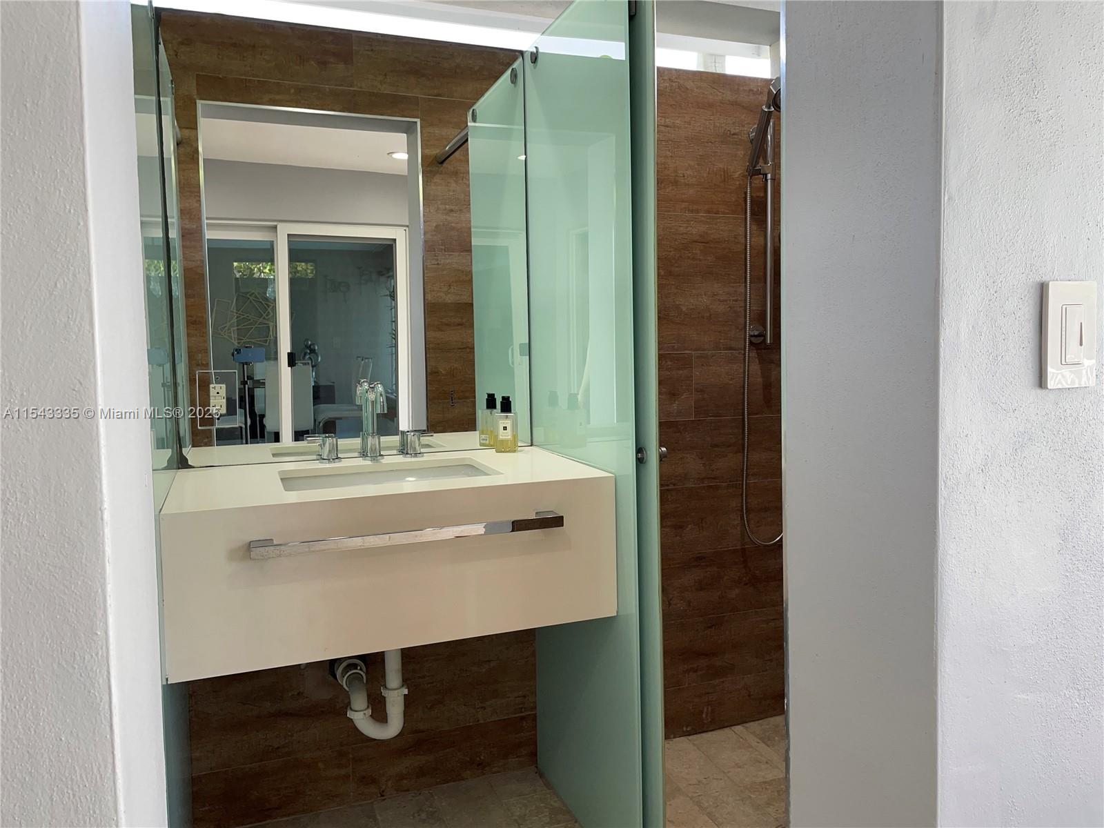 VENICE 8-12 B - Residential