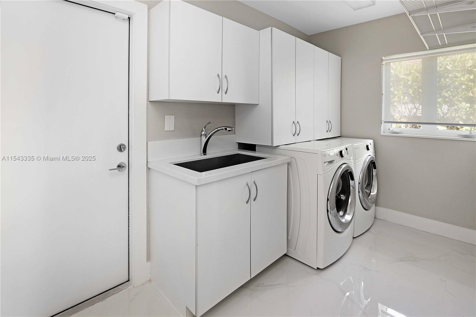 VENICE 8-12 B - Residential