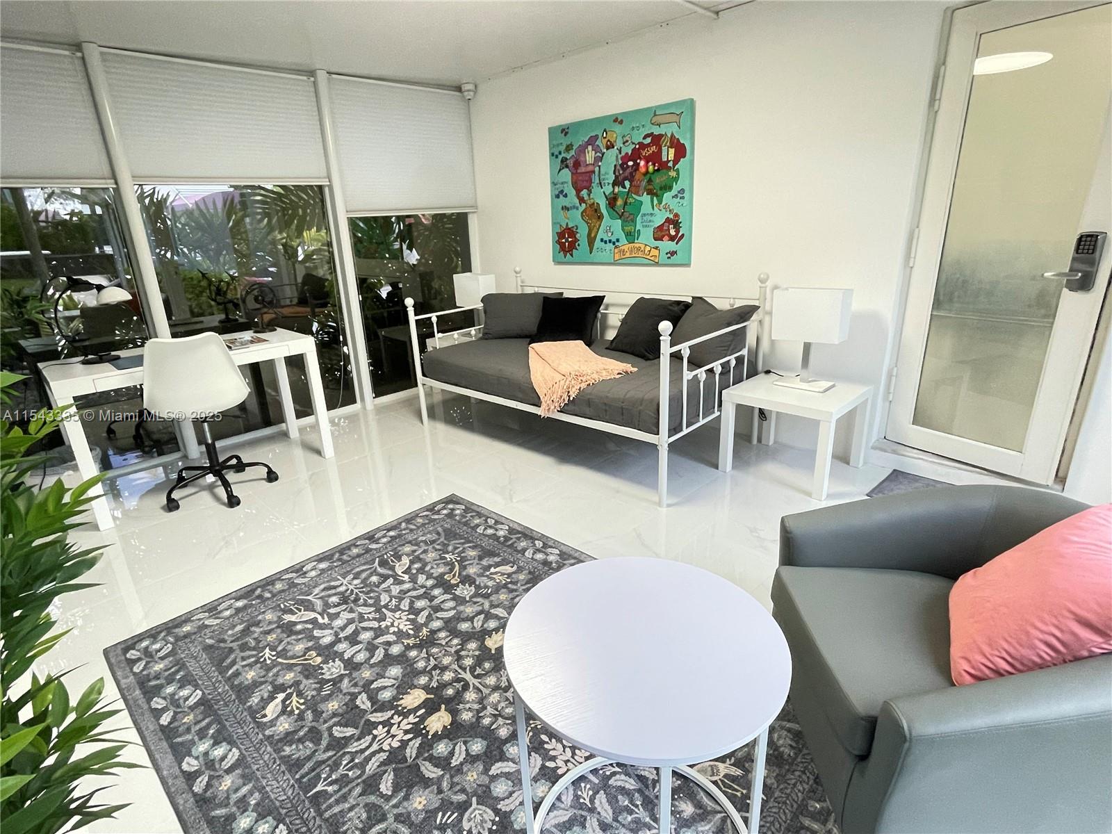 VENICE 8-12 B - Residential