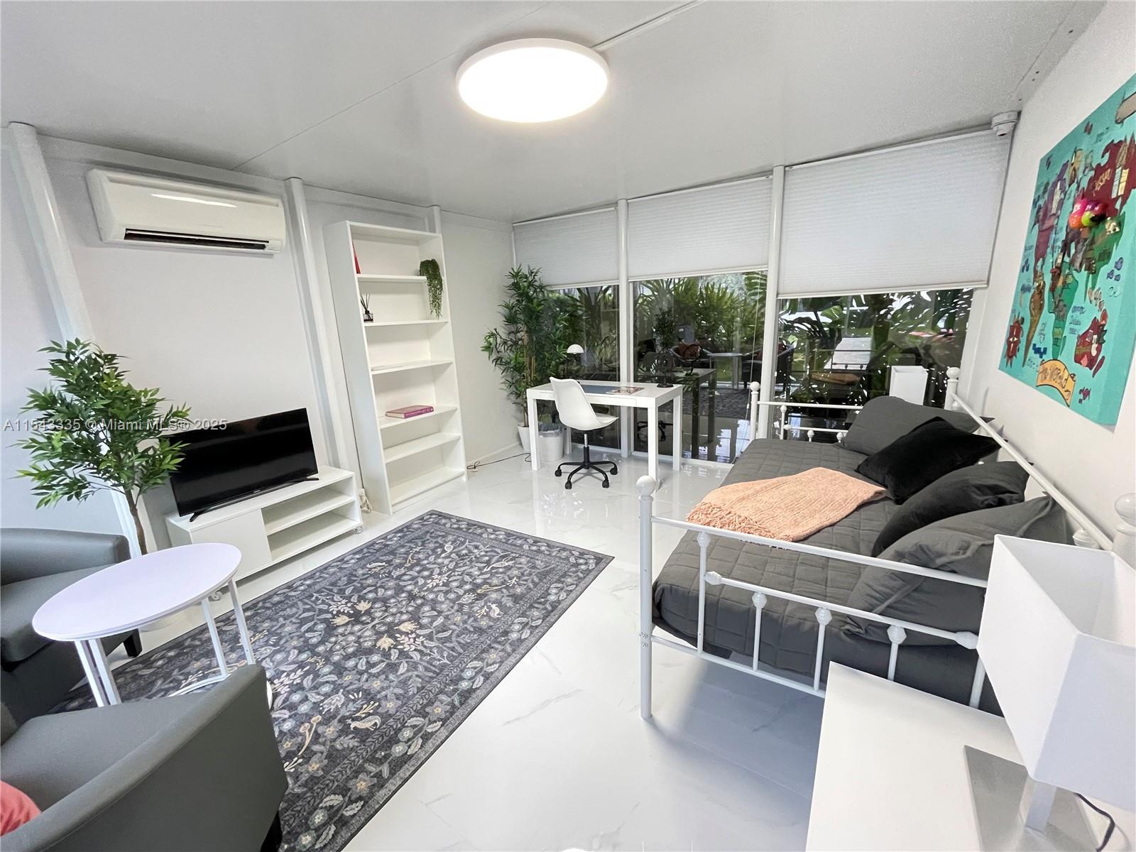 VENICE 8-12 B - Residential