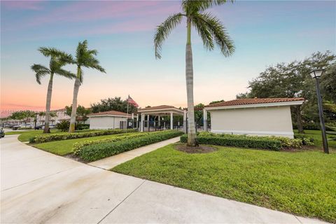 A home in Lauderdale Lakes