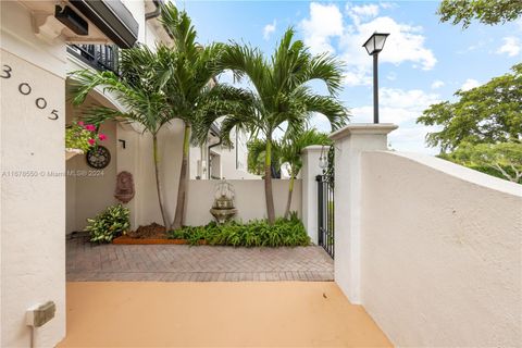 A home in Lauderdale Lakes