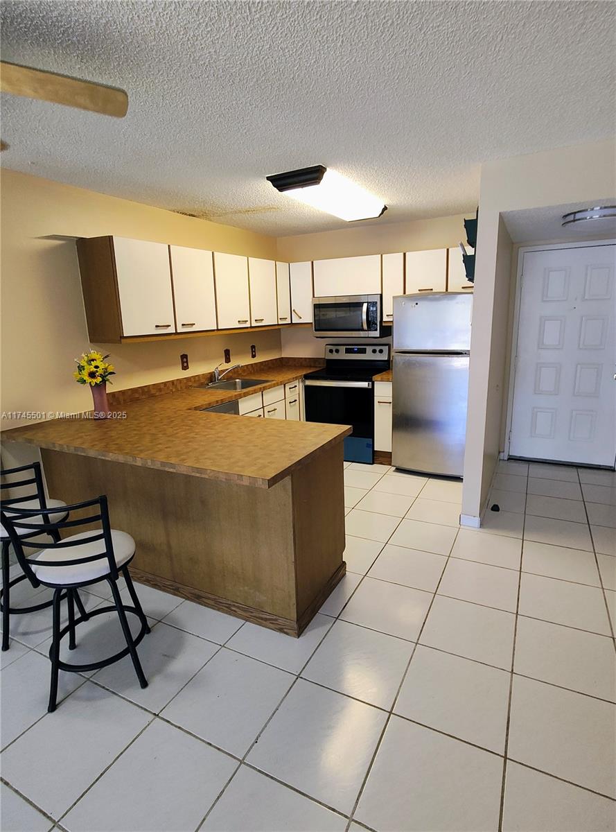 Rental Property at 8005 Lake Dr 202, Doral, Miami-Dade County, Florida - Bedrooms: 1 
Bathrooms: 1  - $1,890 MO.