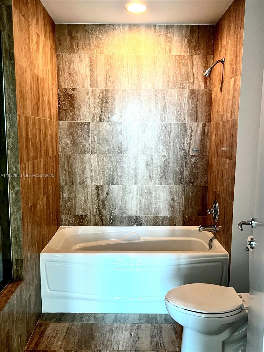 MET 1 CONDO - Residential Lease