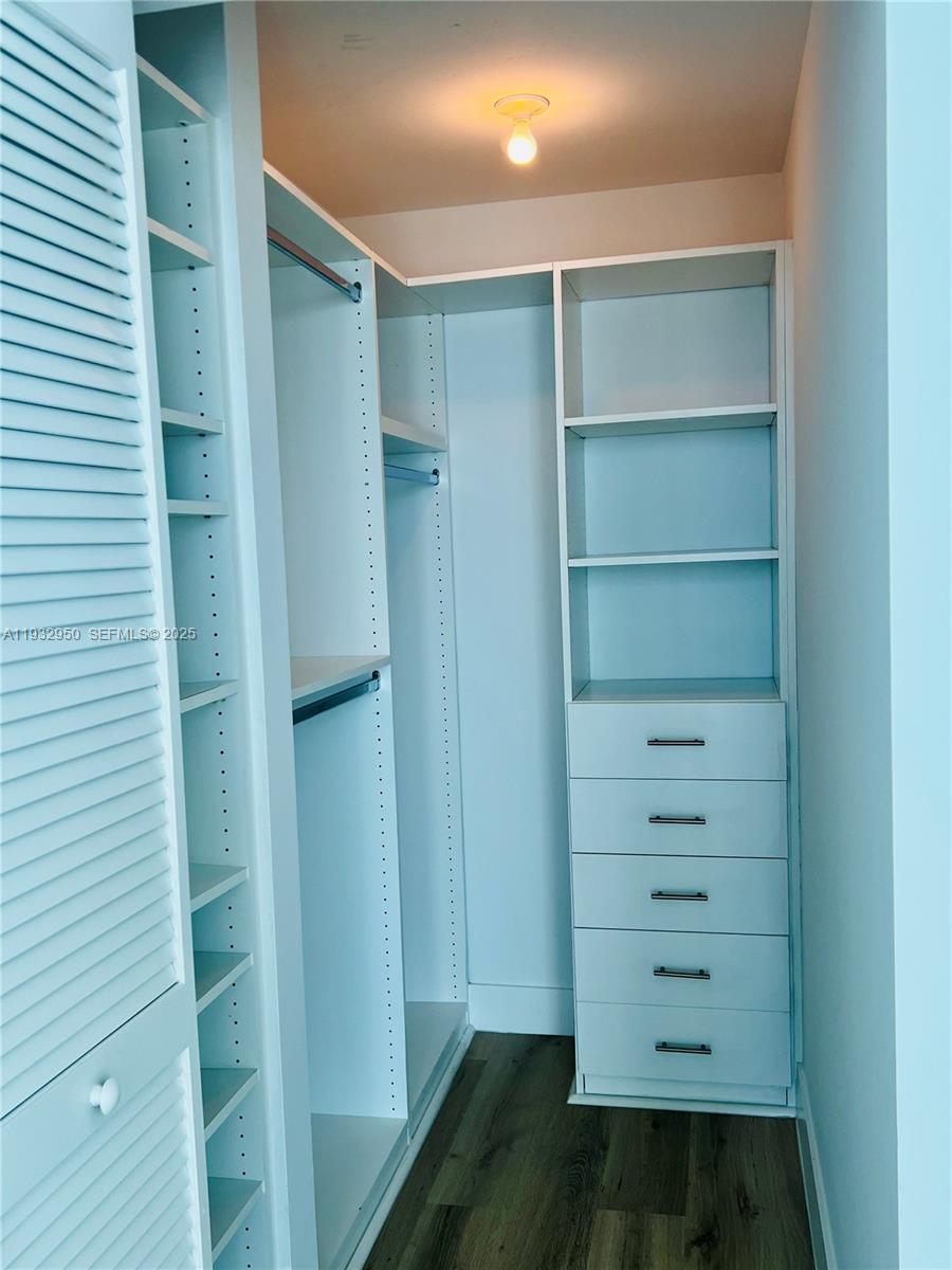 MET 1 CONDO - Residential Lease