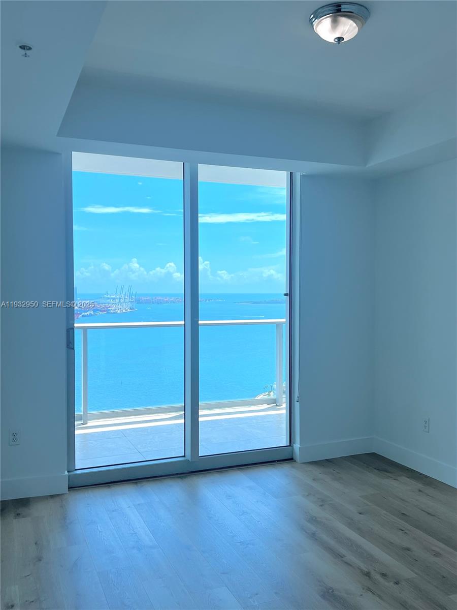 MET 1 CONDO - Residential Lease