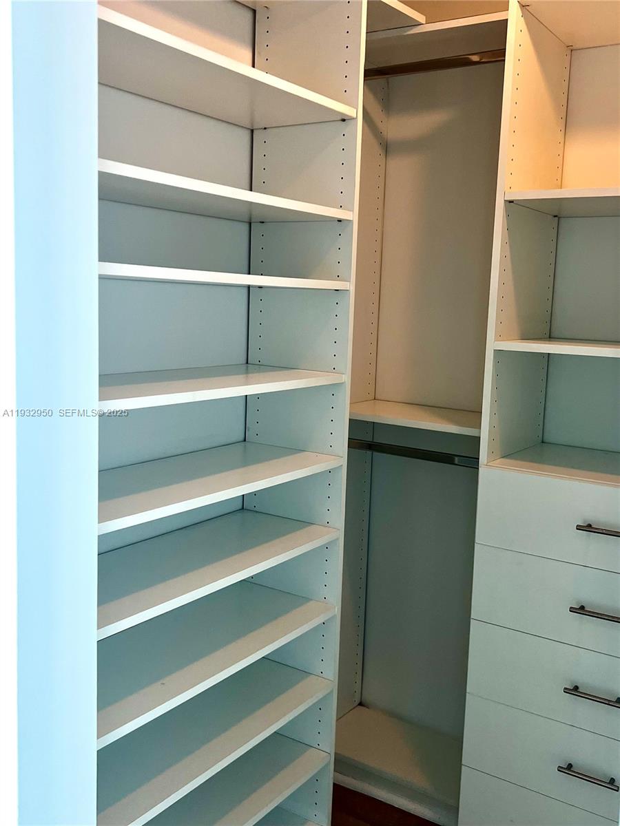 MET 1 CONDO - Residential Lease