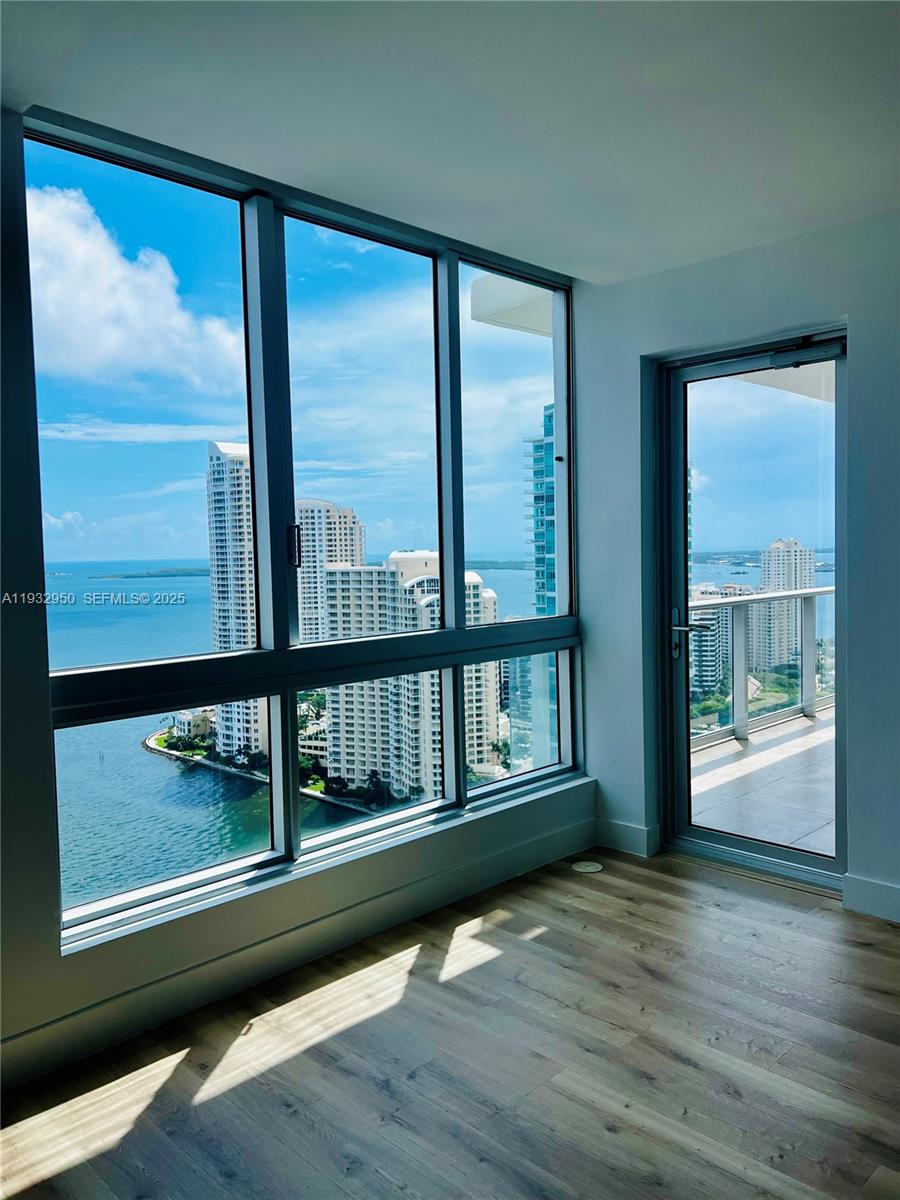 MET 1 CONDO - Residential Lease
