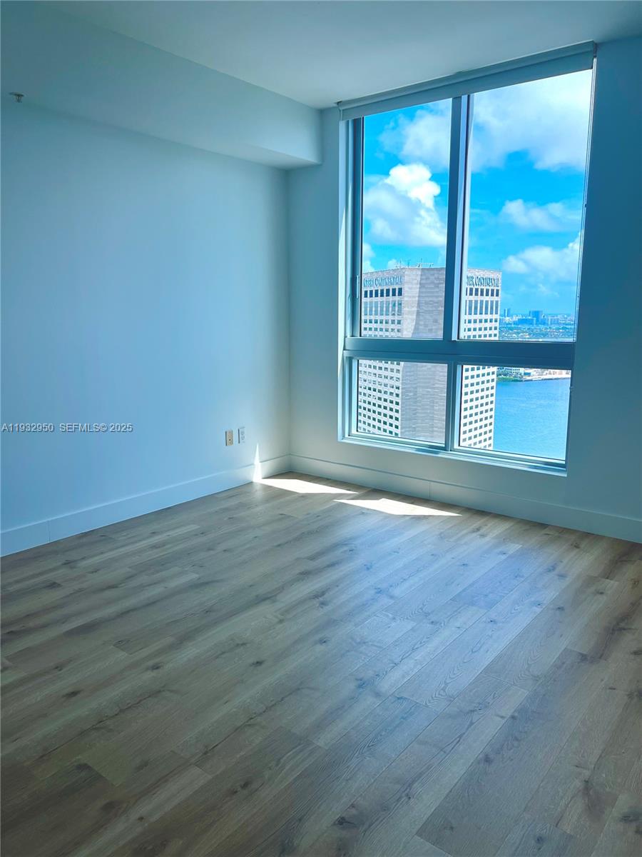 MET 1 CONDO - Residential Lease