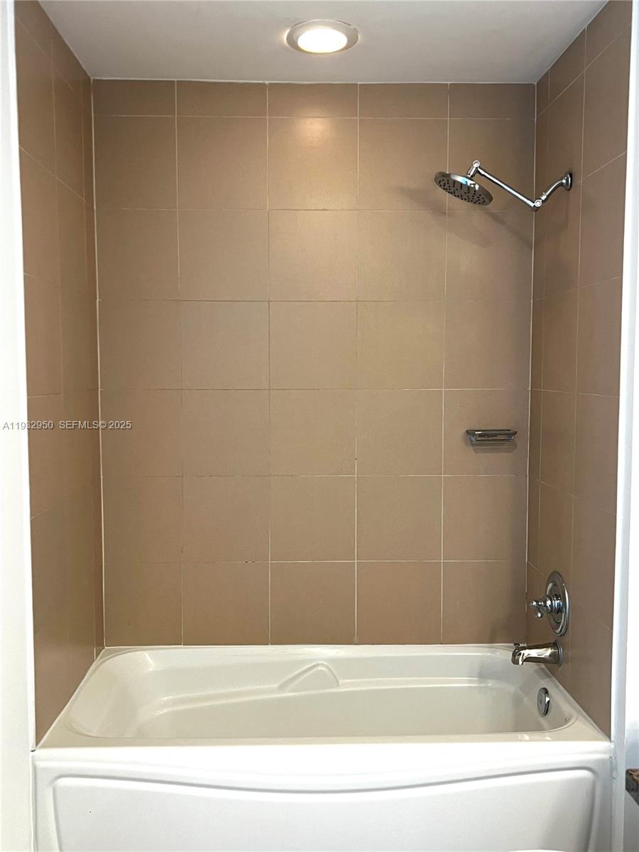 MET 1 CONDO - Residential Lease