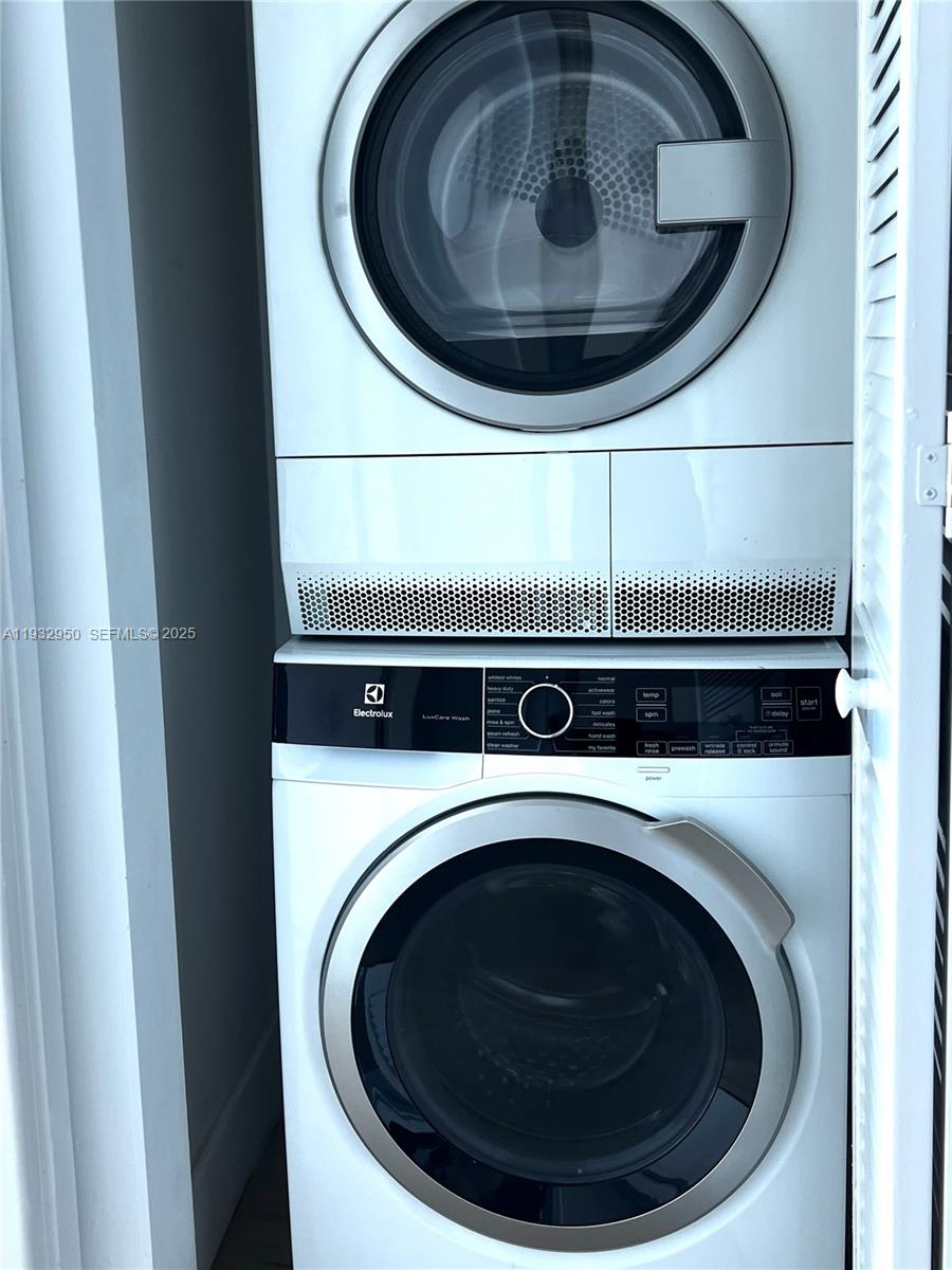 MET 1 CONDO - Residential Lease