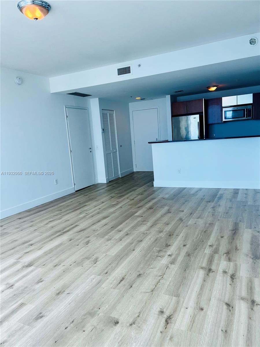 MET 1 CONDO - Residential Lease