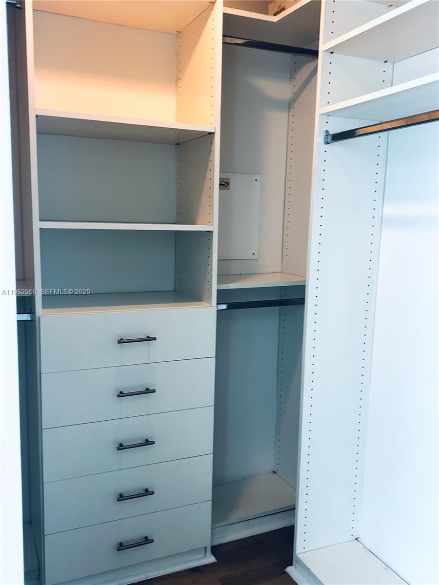 MET 1 CONDO - Residential Lease