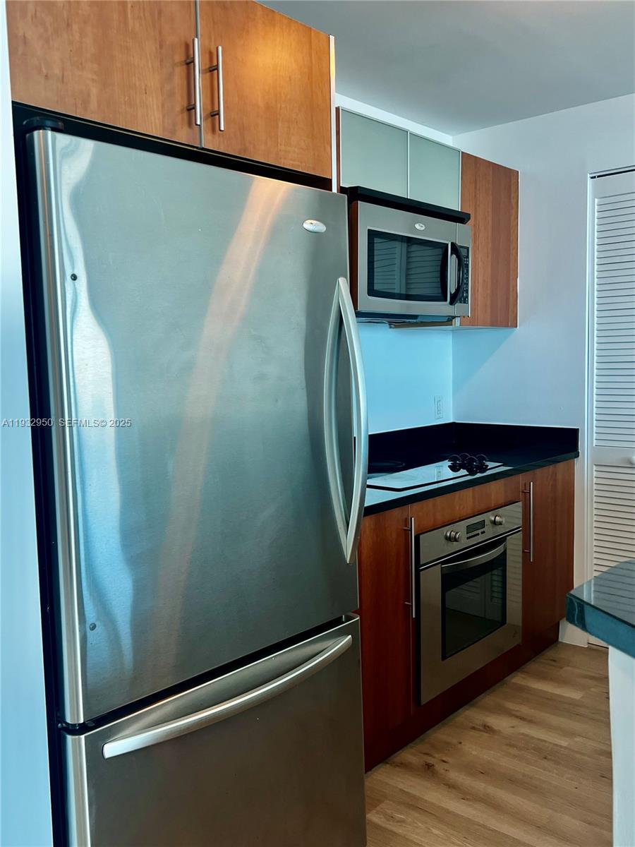 MET 1 CONDO - Residential Lease