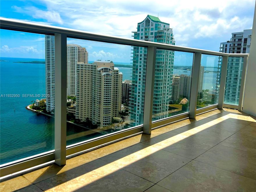Enjoy luxury urban living in this beautiful 2 BR 2 BA split bedroom floor plan, offering spectacular water views from the 29th floor! New laminated wood-like floors, new dishwasher and A/C unit. Ready to move in. Includes: 1-parking space assigned, cable and internet, receiving area for your packages, spa, security. Walk to restaurants, Whole Foods, Cinema, Metro-mover, Bayside, Brickell and more!
