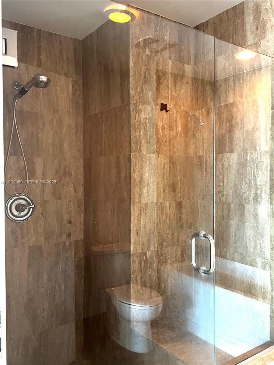 MET 1 CONDO - Residential Lease