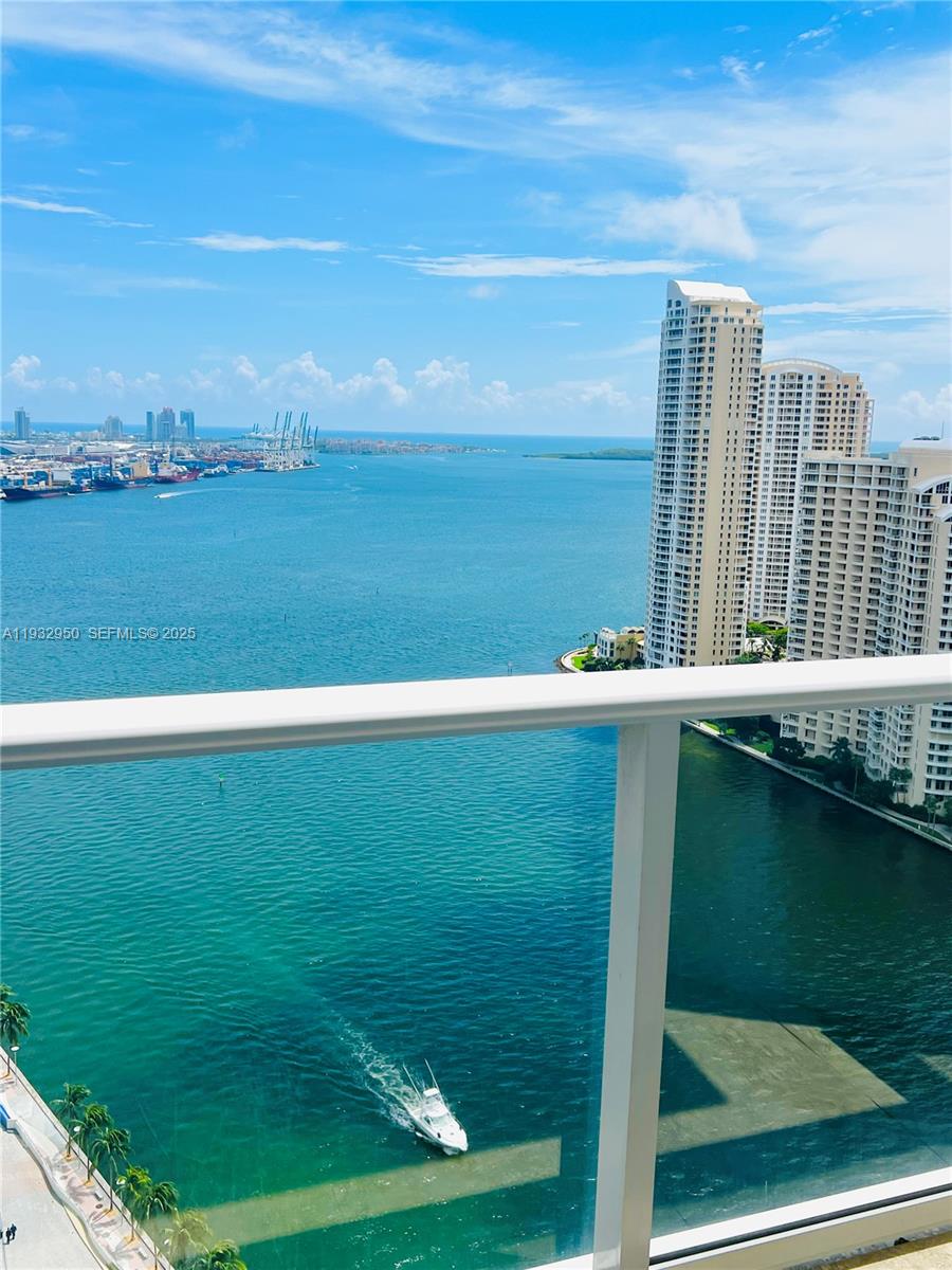 MET 1 CONDO - Residential Lease