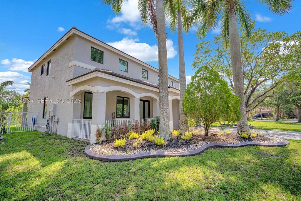 Photo of 731 Tulip Cir, Weston, FL 33327 (MLS # A12034584)