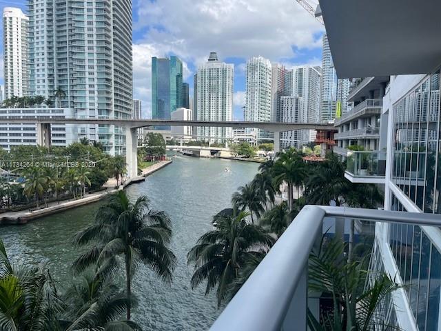 185 Sw 7 St 503, Miami, Broward County, Florida - 2 Bedrooms  
3 Bathrooms - 