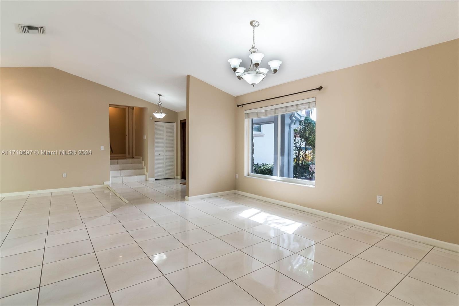 GLEN COVE SEC 2 - Residential Lease