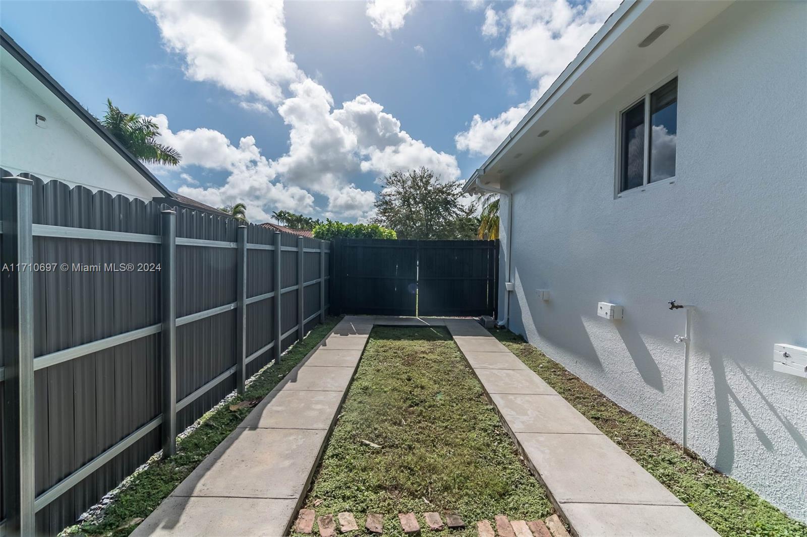 GLEN COVE SEC 2 - Residential Lease