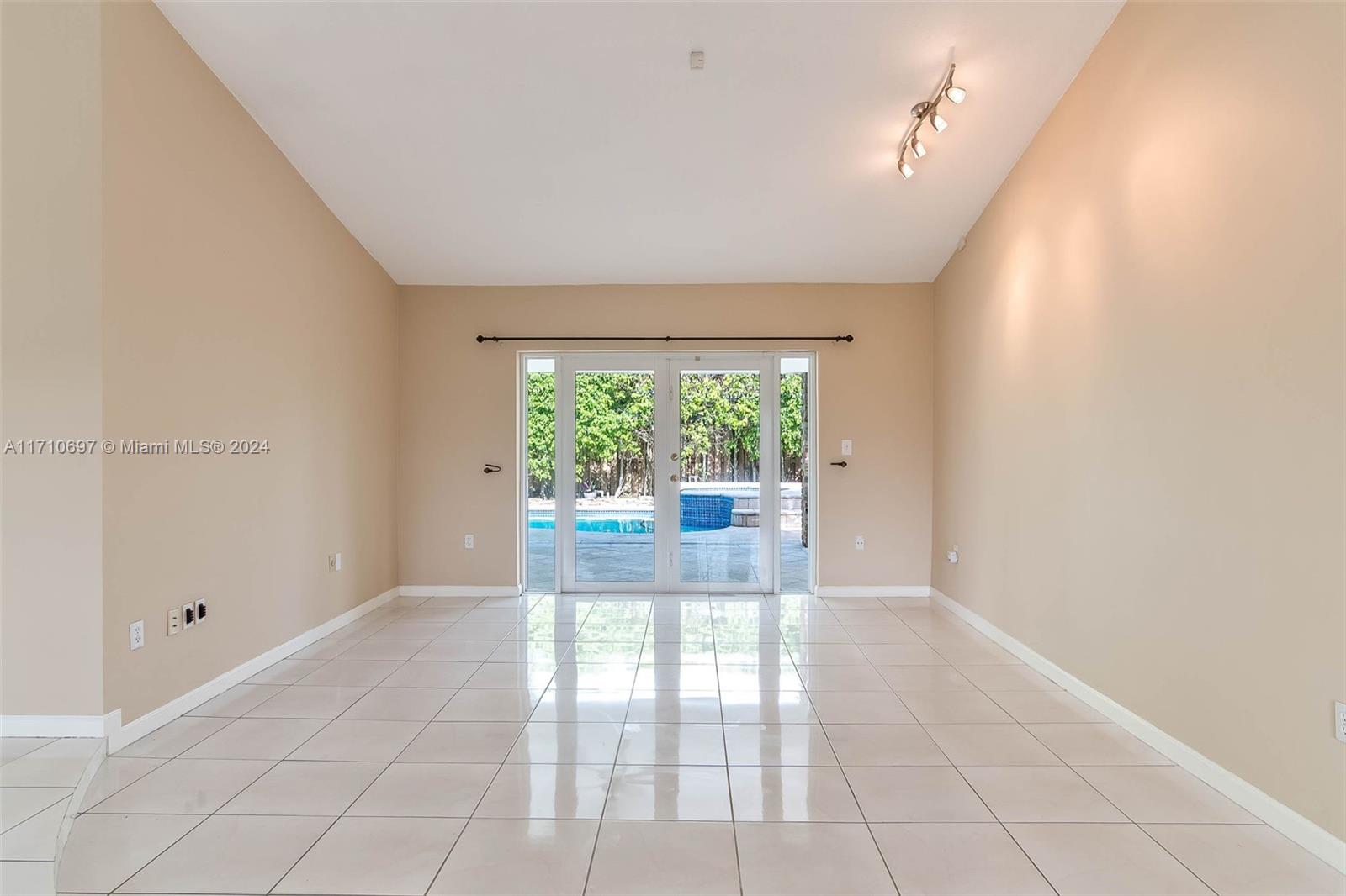 GLEN COVE SEC 2 - Residential Lease