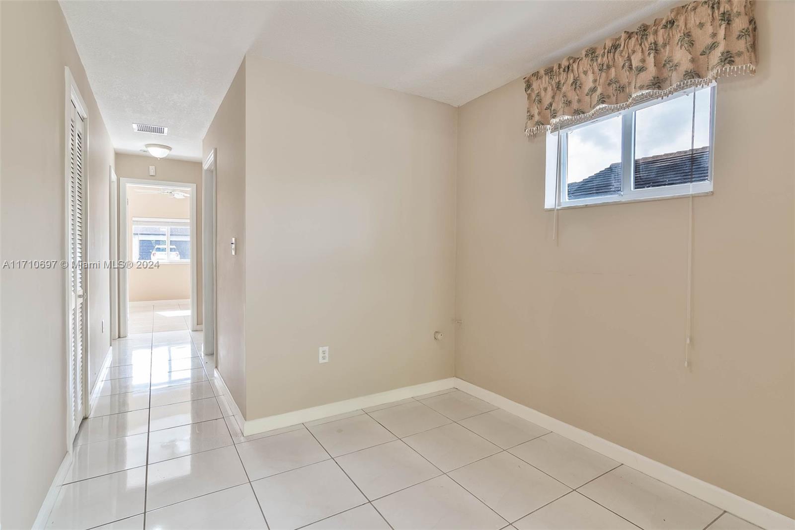 GLEN COVE SEC 2 - Residential Lease