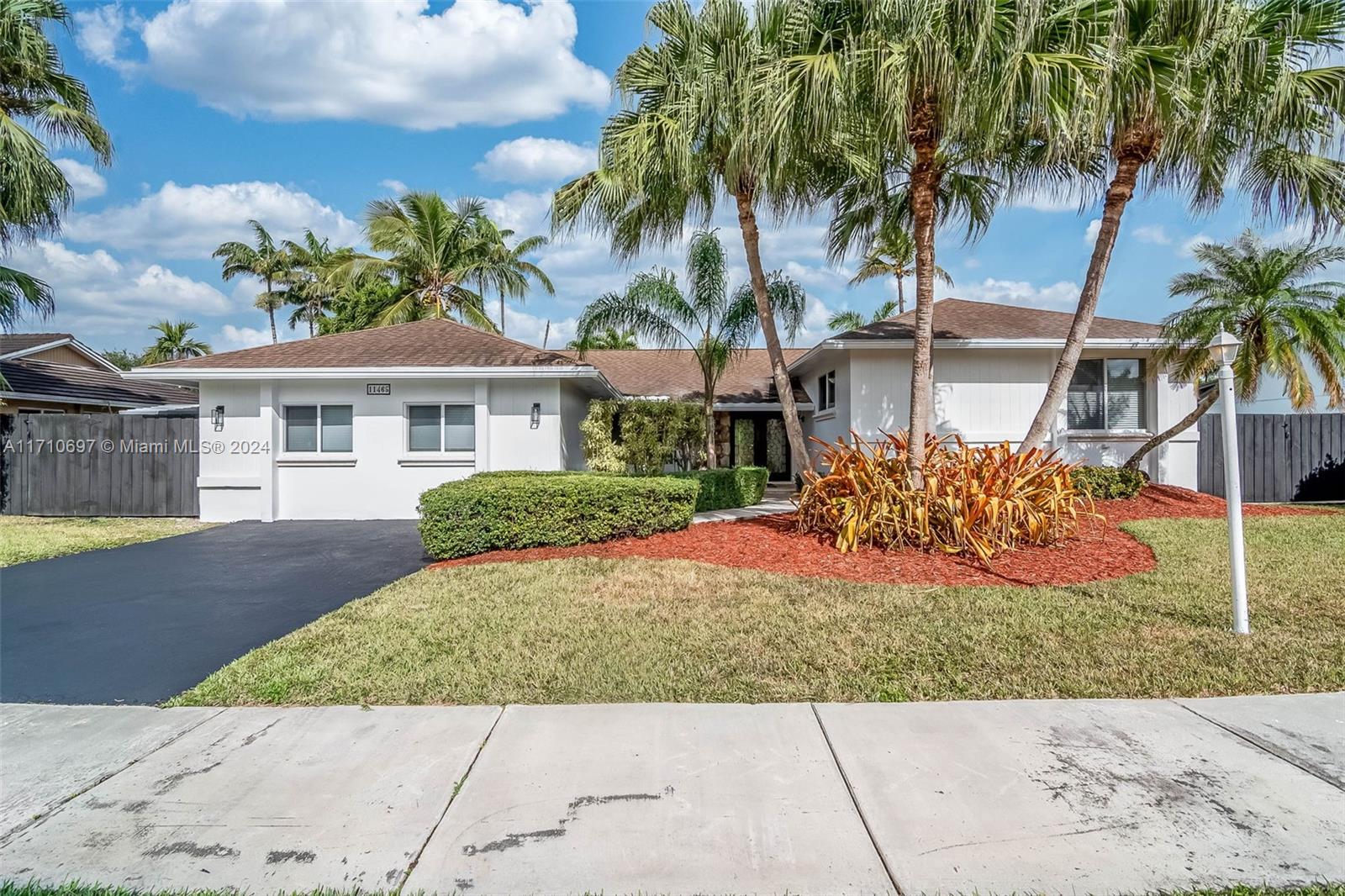 11465 Sw 100th Ter, Miami, Miami-Dade County, Florida - 5 Bedrooms  
3 Bathrooms - 