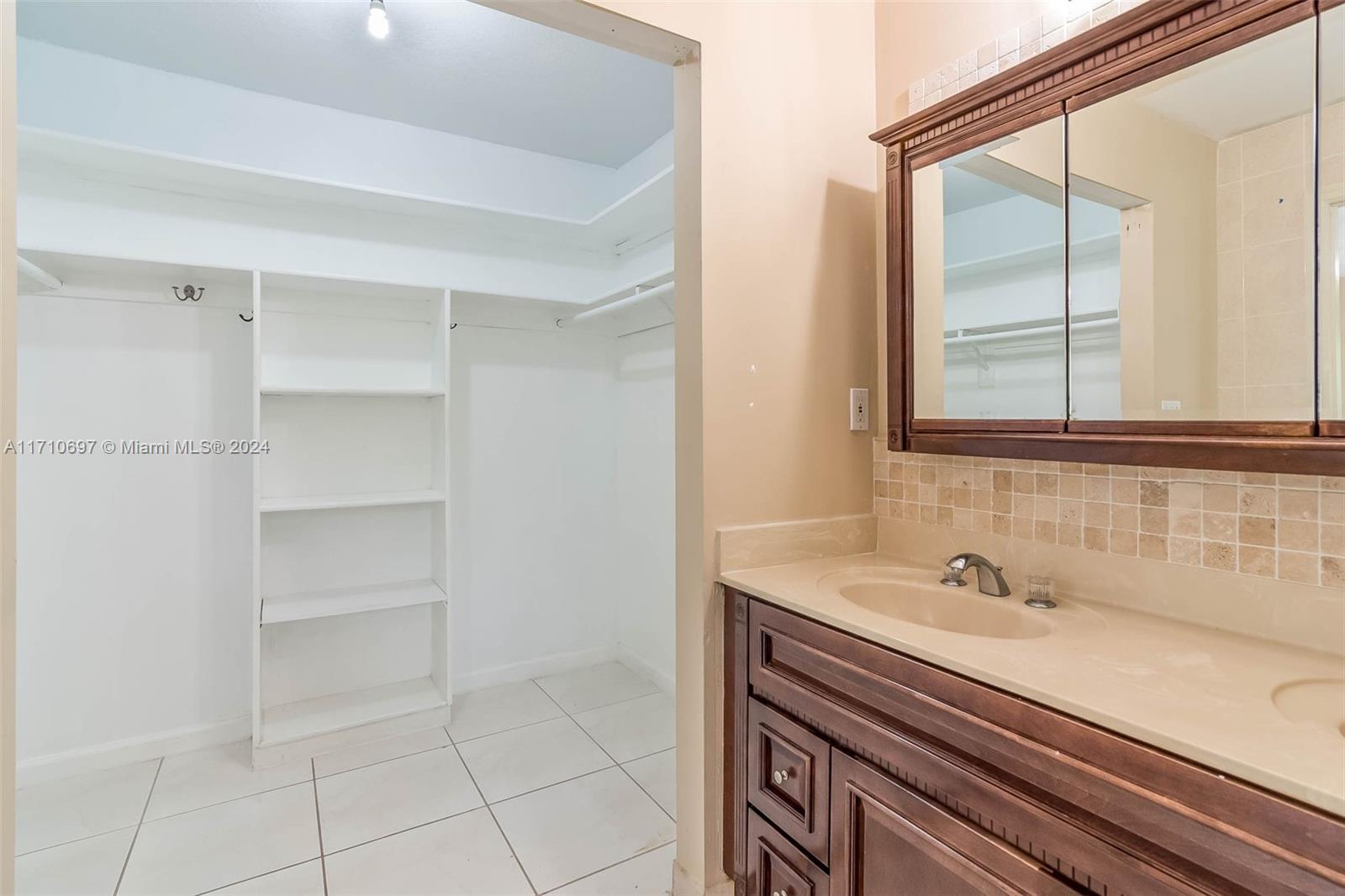 GLEN COVE SEC 2 - Residential Lease