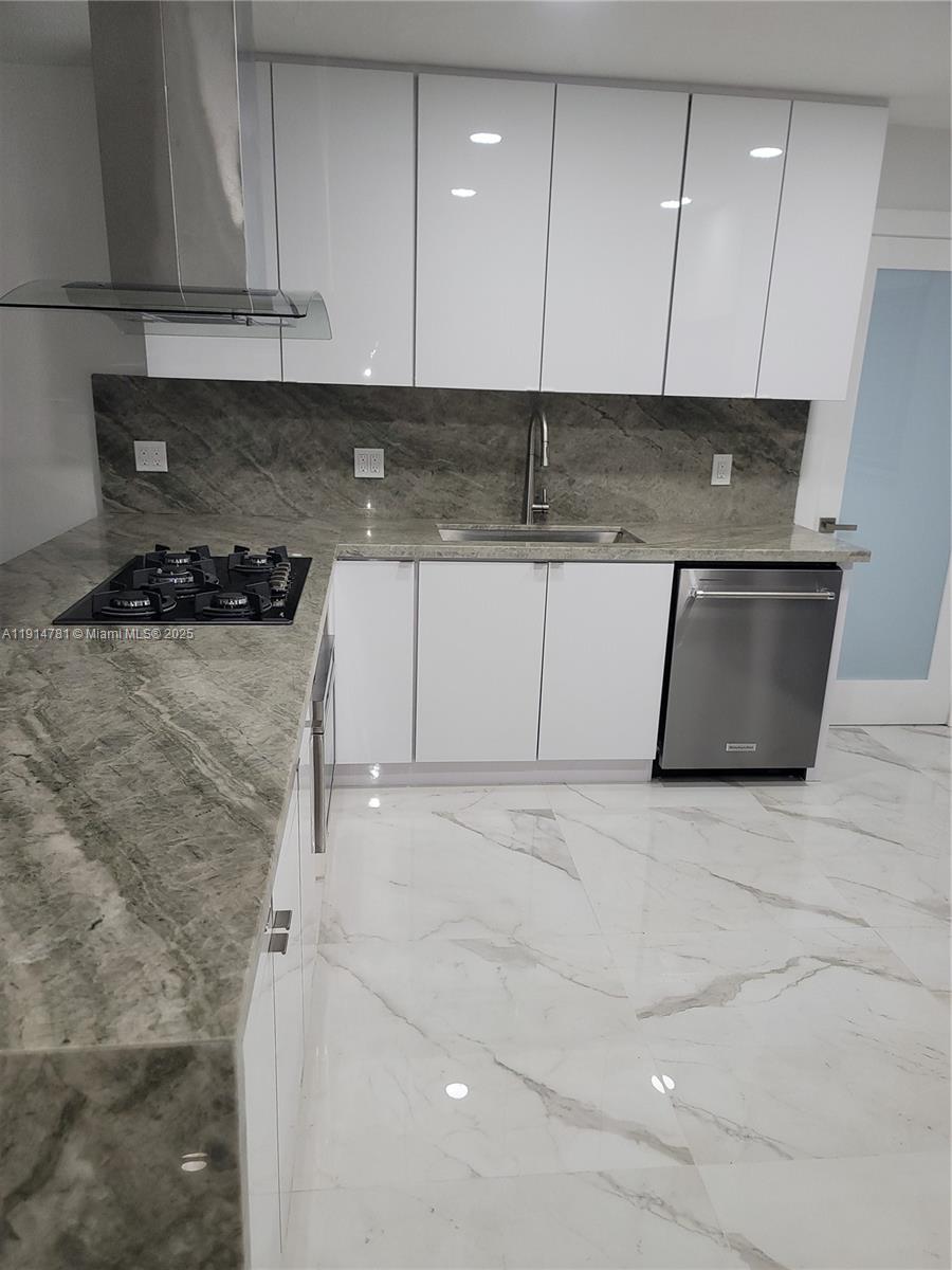 WESTWOOD ESTATES - Residential Lease