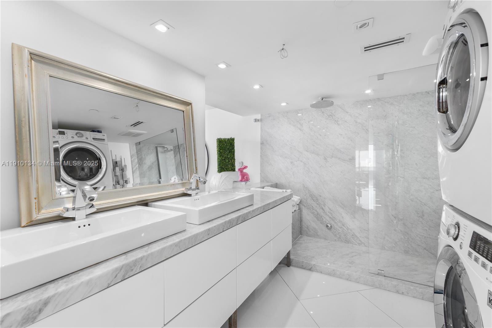 SOUTH POINTE TOWERS CONDO - Residential