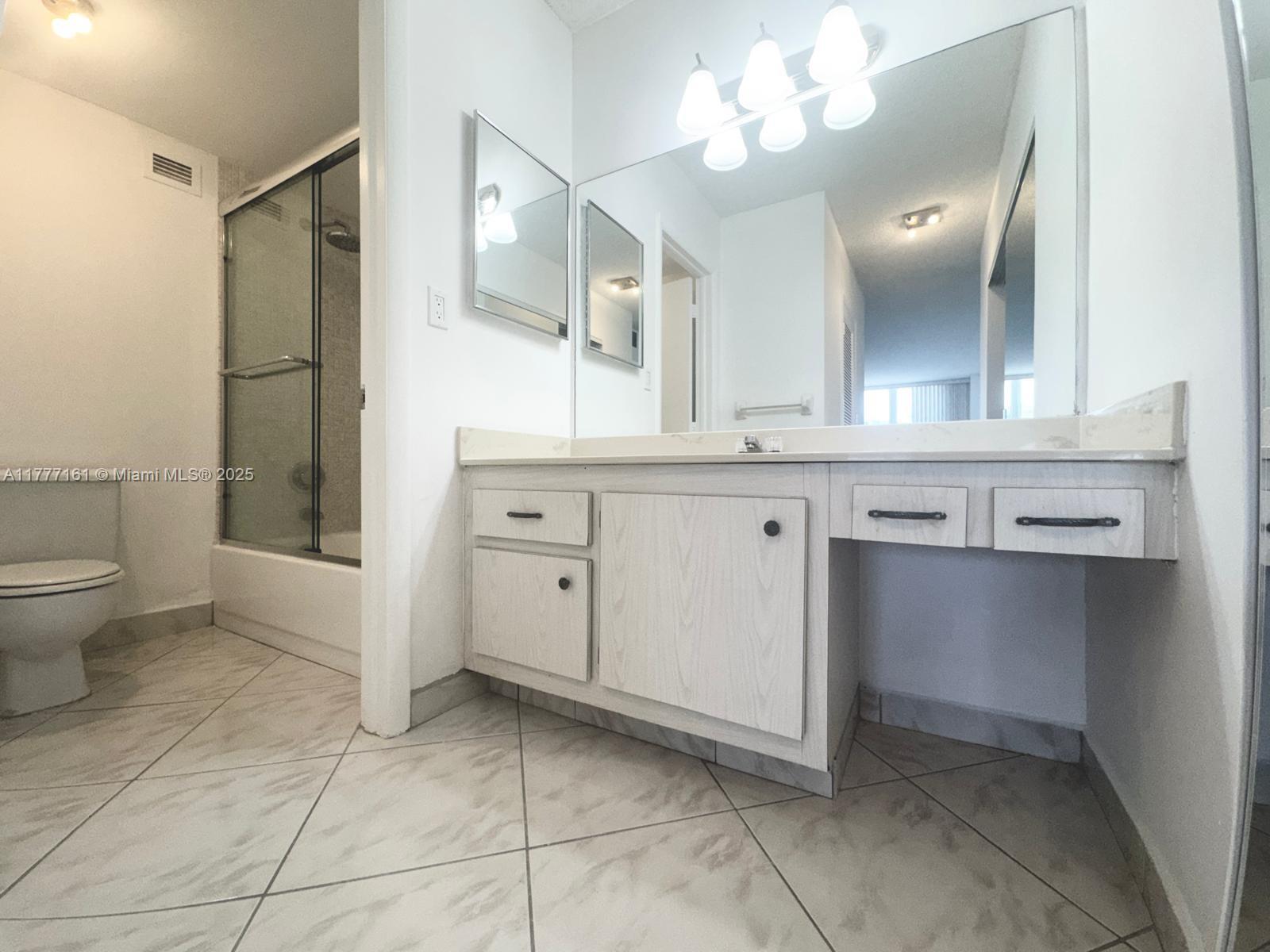 HALLMARK OF HOLLYWOOD CON - Residential