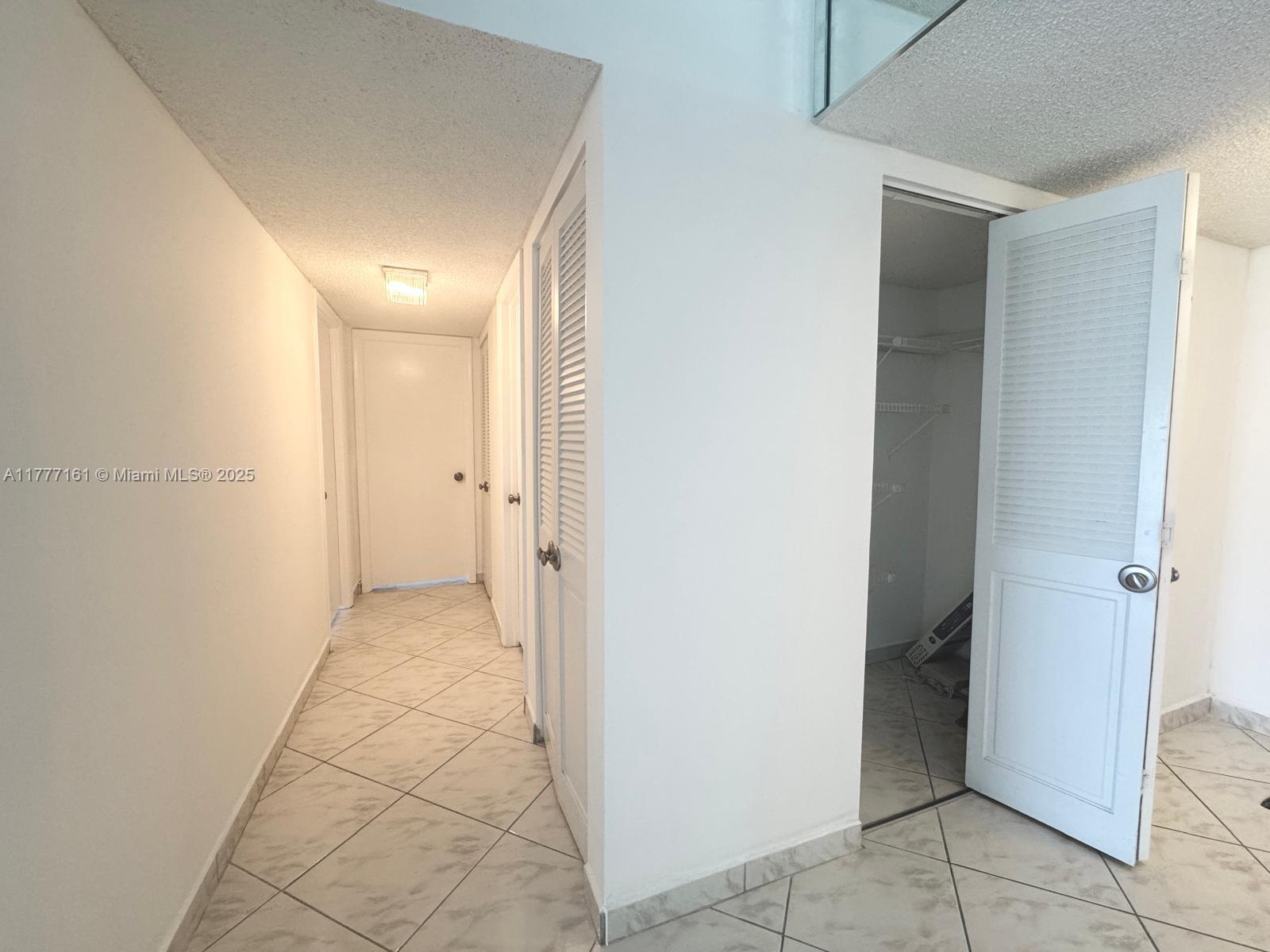 HALLMARK OF HOLLYWOOD CON - Residential