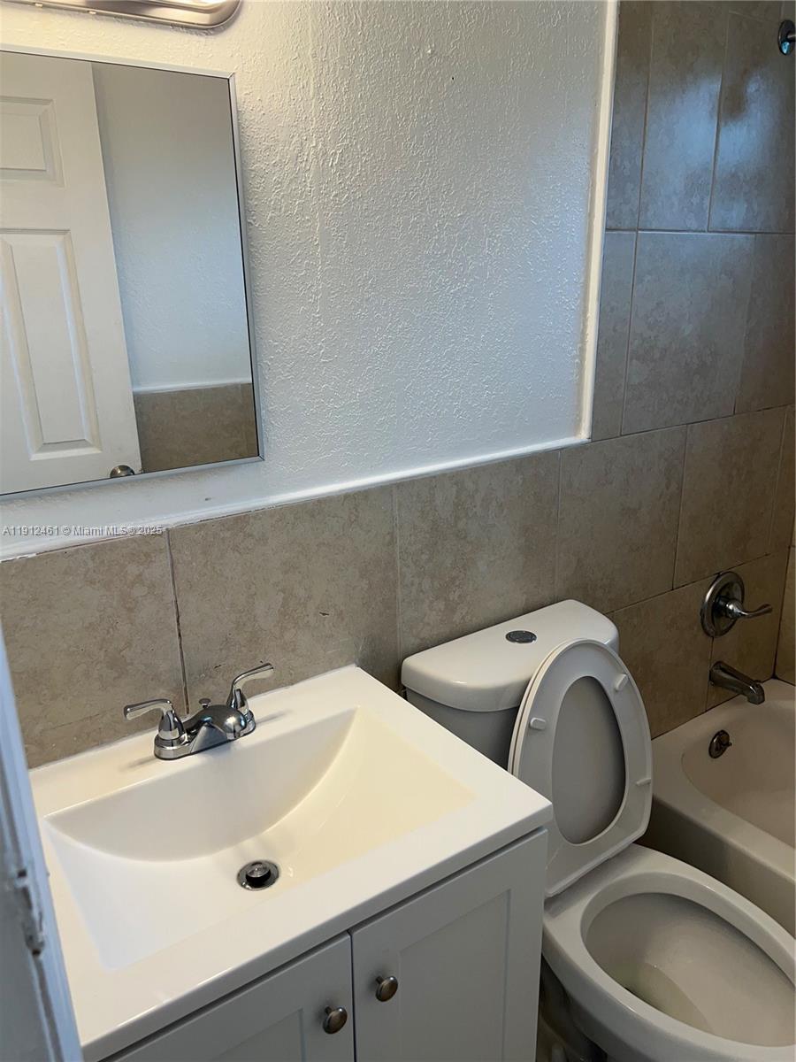 HIGH SCHOOL PK TRACK - Residential Lease