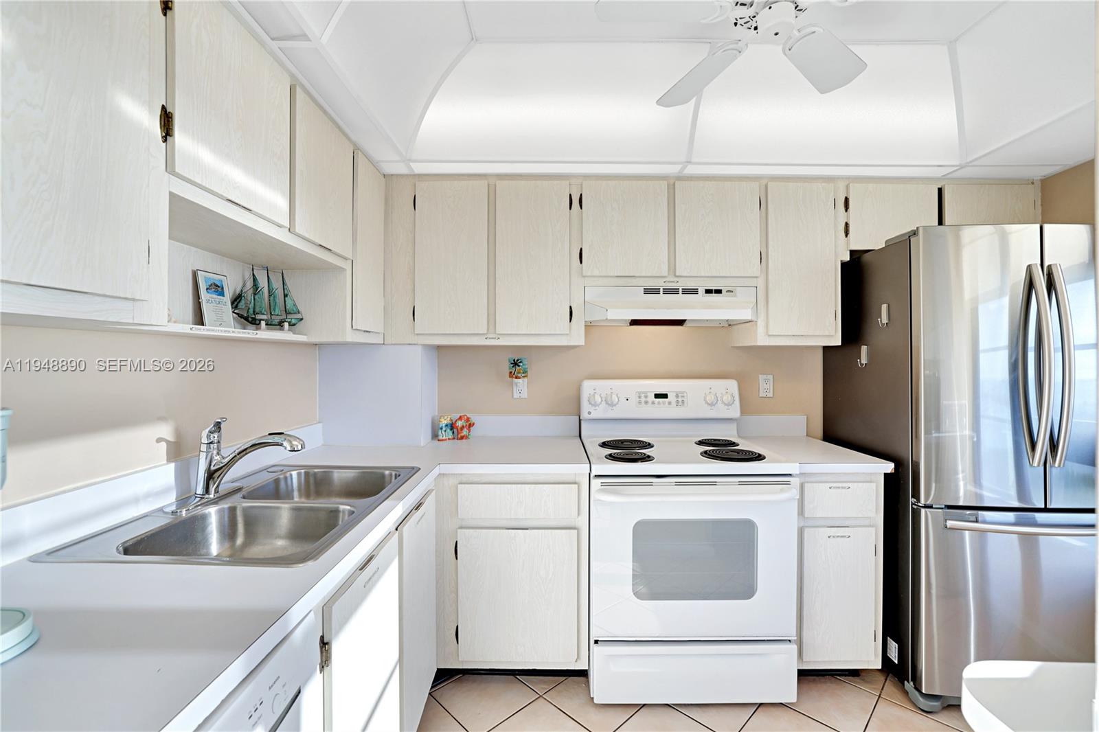 MARCO BEACH - Residential