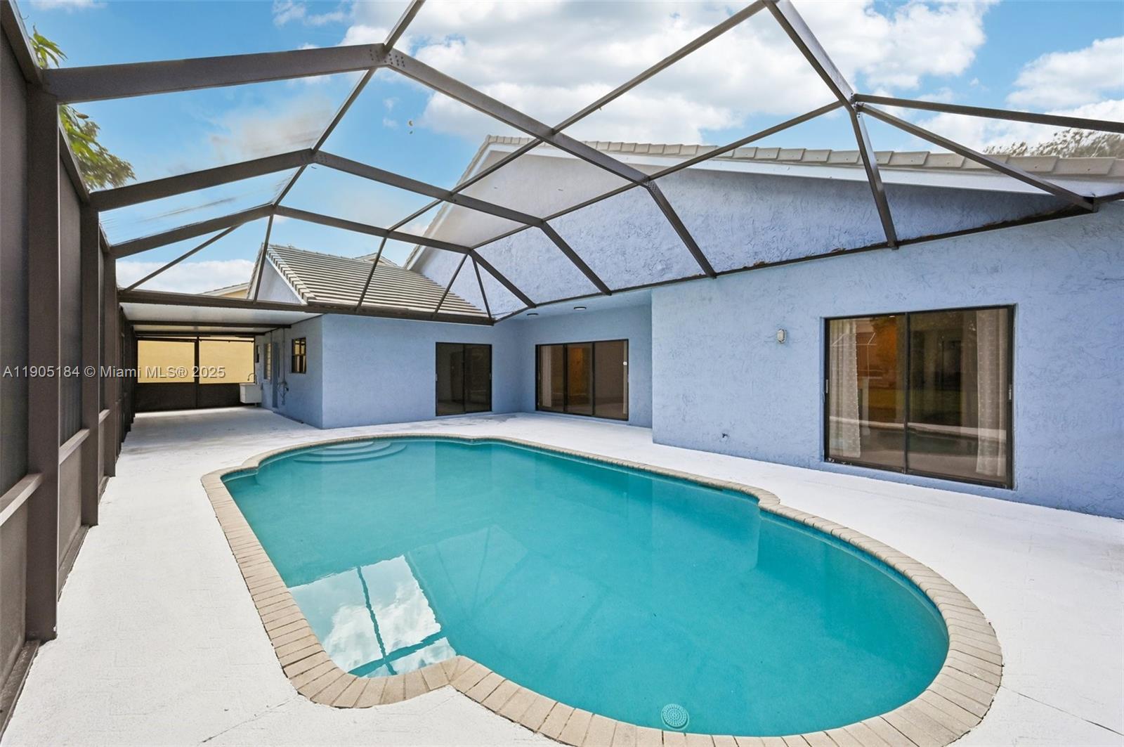 COUNTRYS POINT - Residential