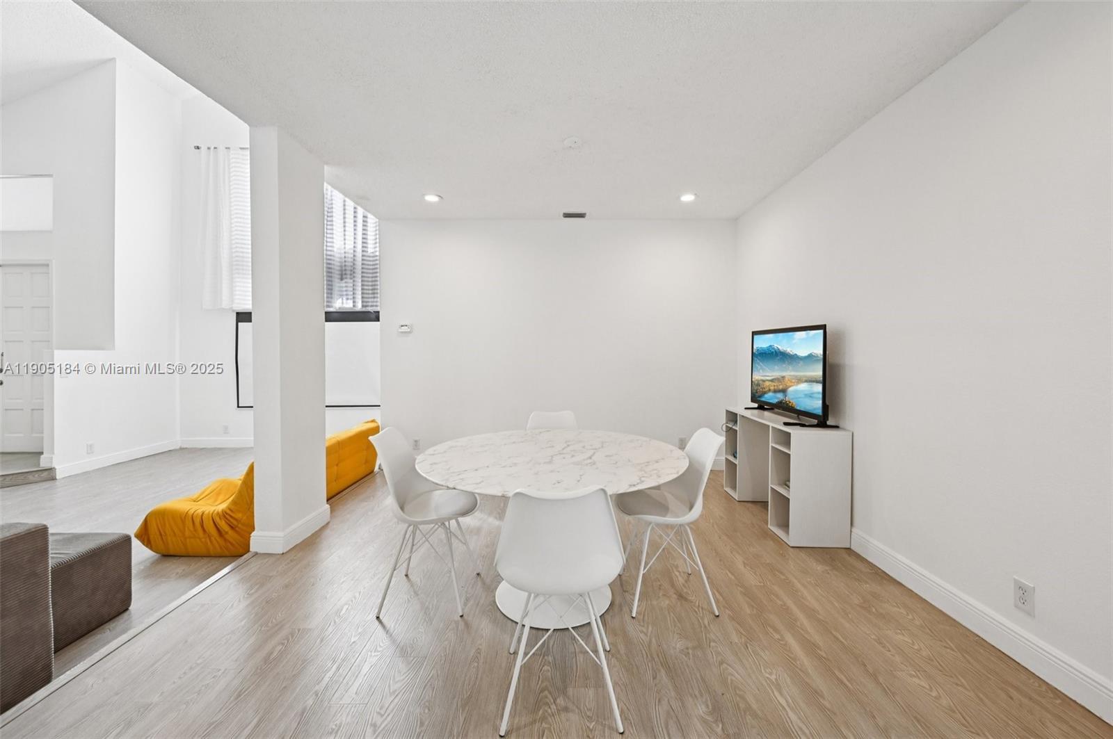 COUNTRYS POINT - Residential