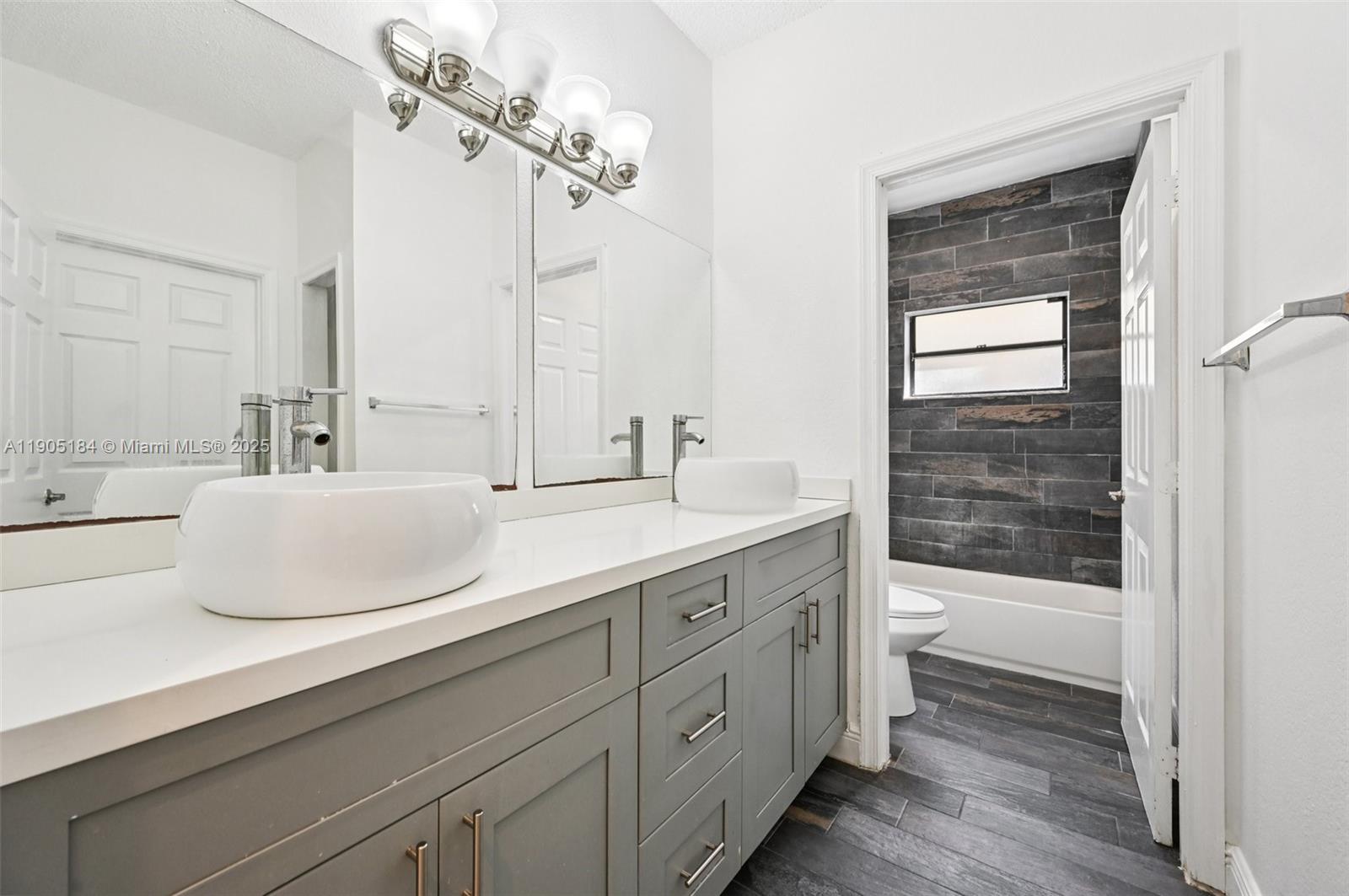 COUNTRYS POINT - Residential