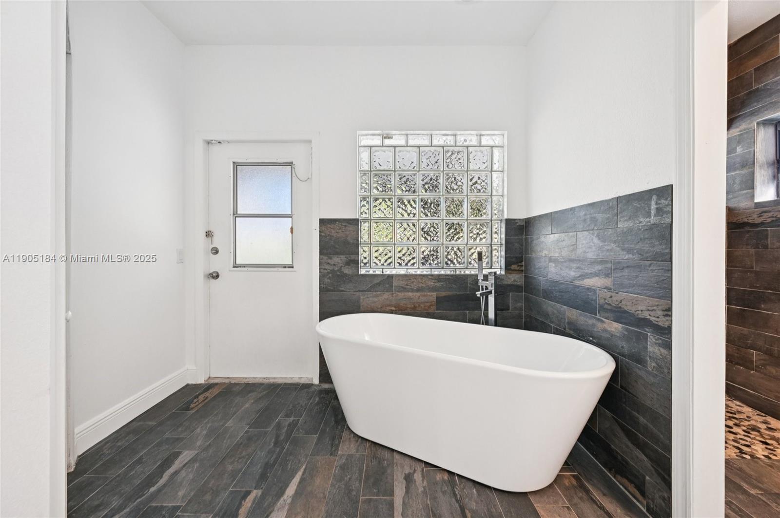 COUNTRYS POINT - Residential