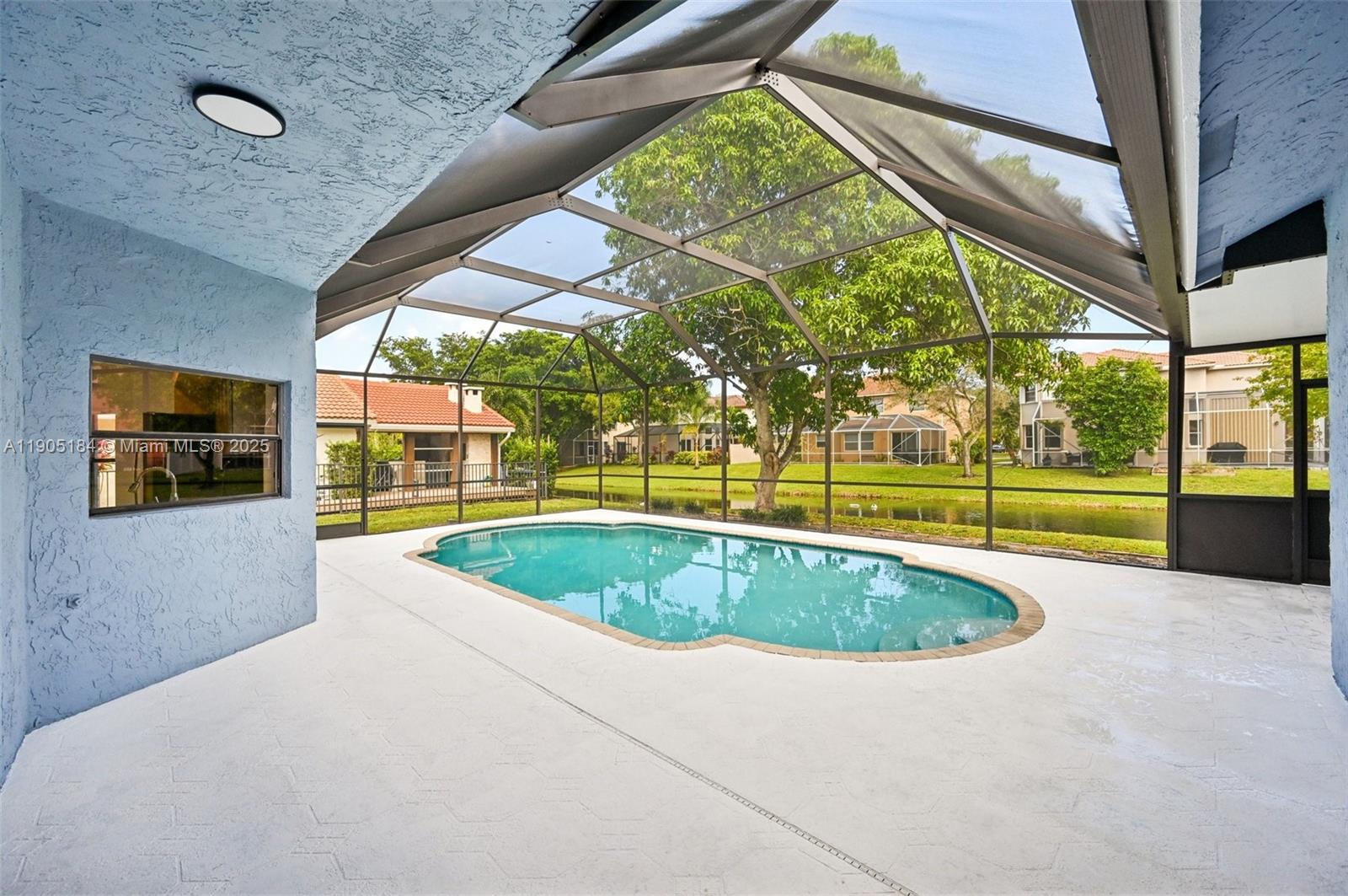 COUNTRYS POINT - Residential