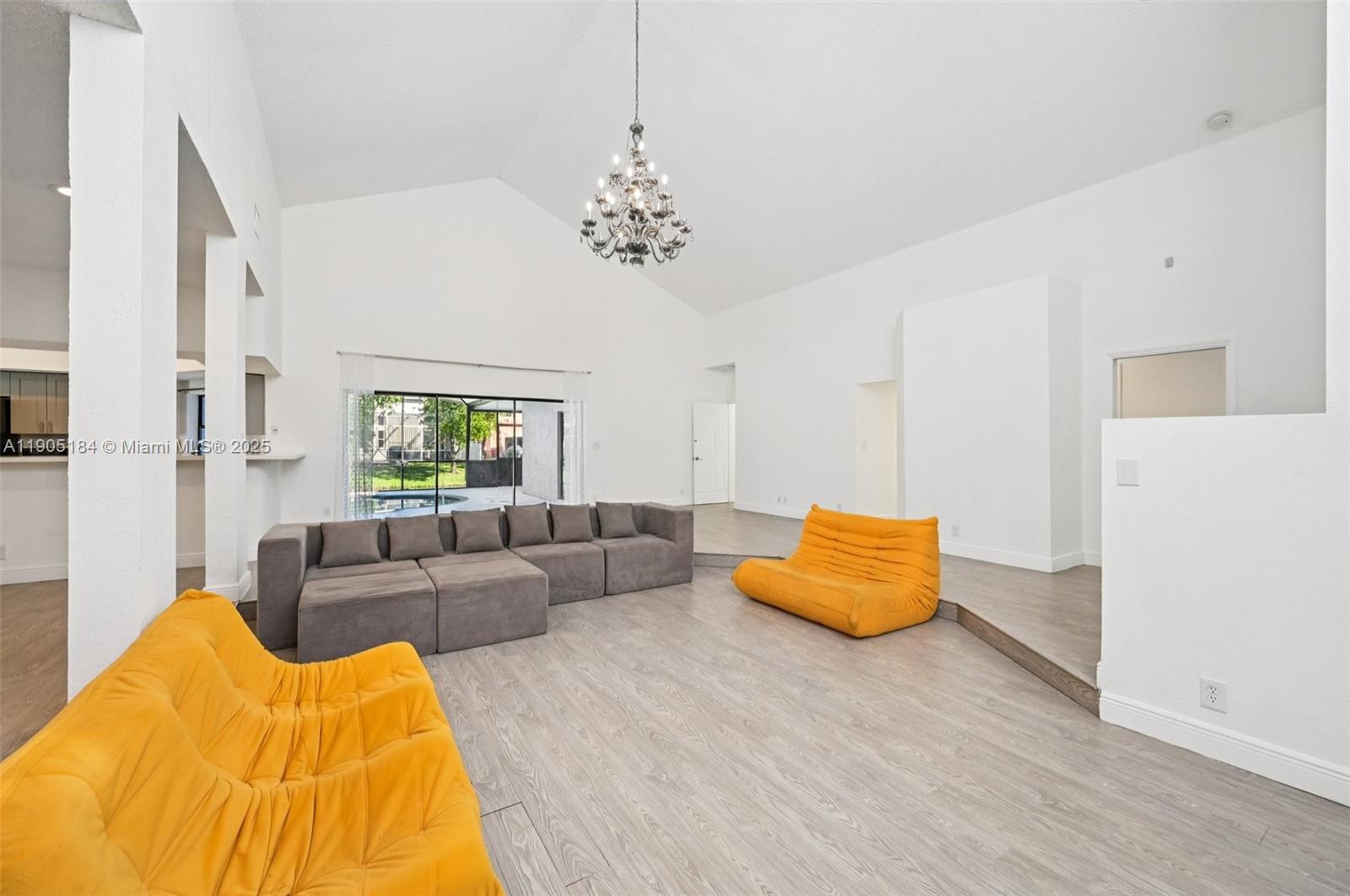 COUNTRYS POINT - Residential