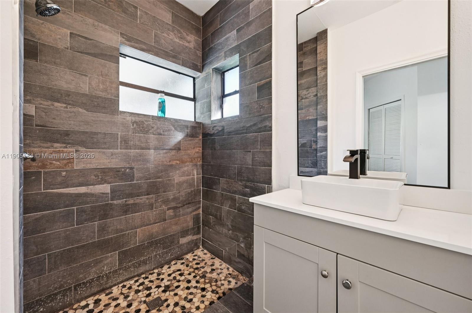 COUNTRYS POINT - Residential