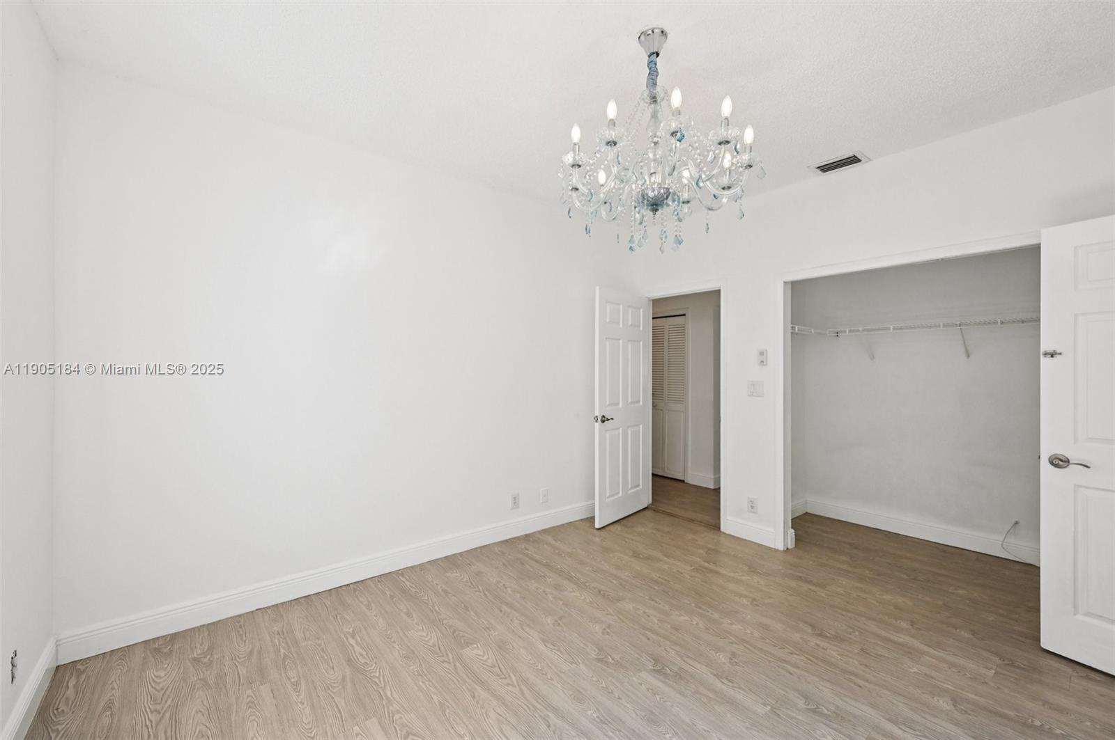 COUNTRYS POINT - Residential